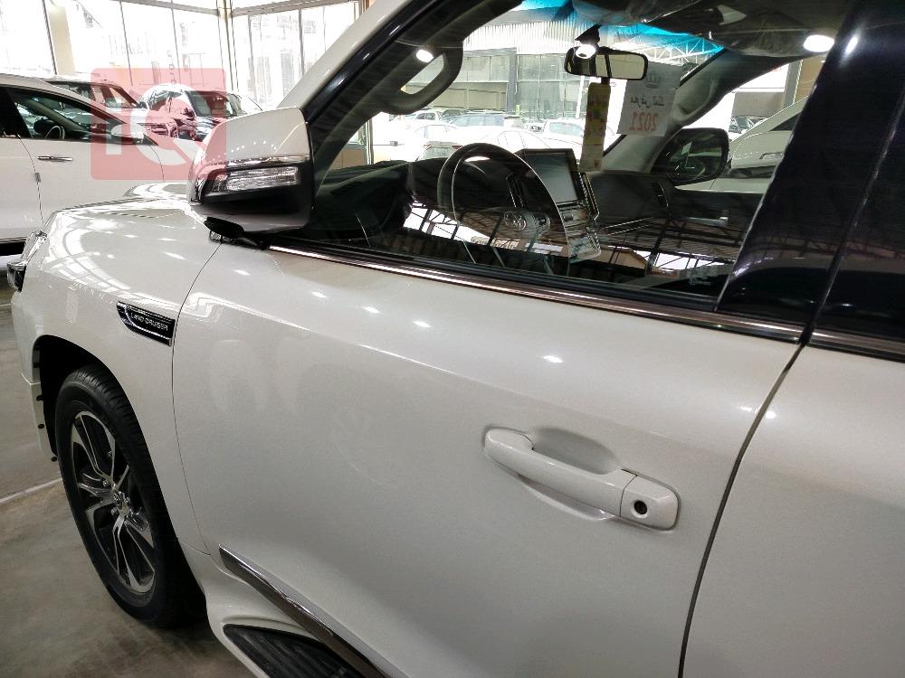 تۆیۆتا لاند کروزەر